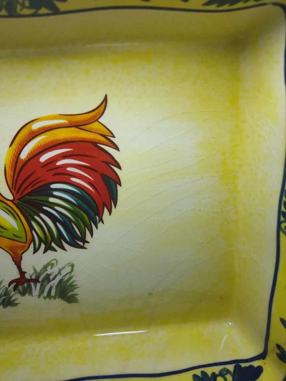 Temp-tations by Tara Rooster 3.5 Qt Casserole Dish with Lid & Metal Rack 15x10